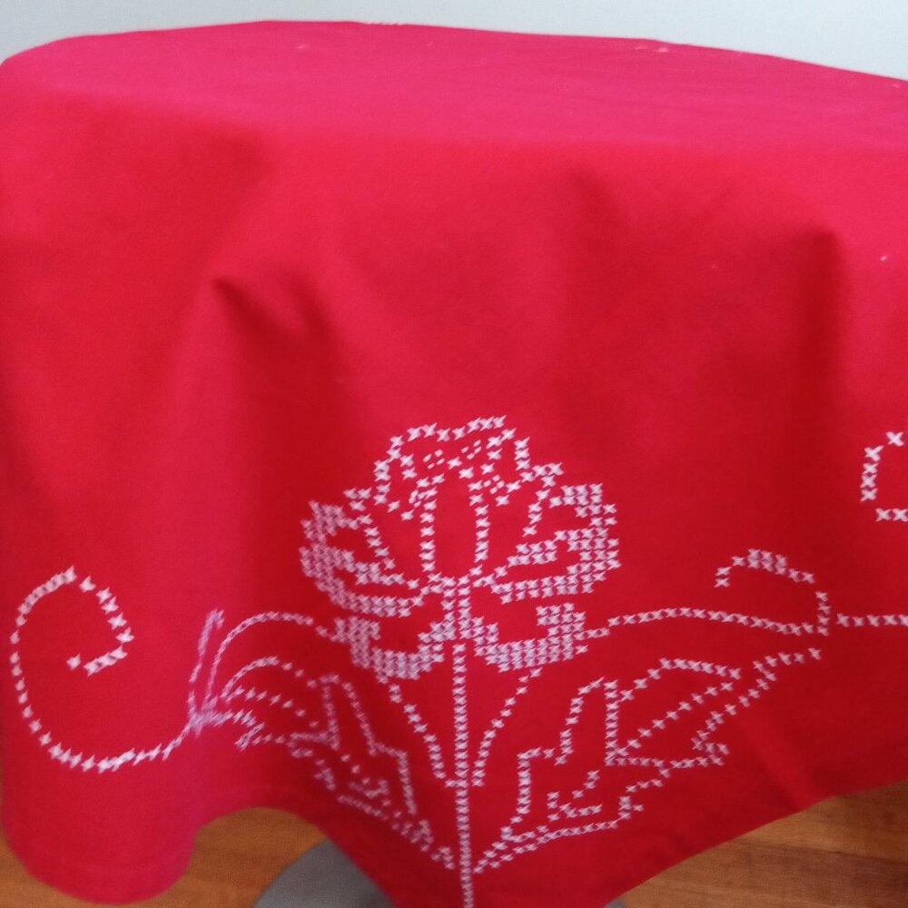 Small Red and White Cross Stitch Tablecloth Cocktail Square Linen Vintage